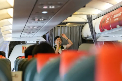 Bir garip iş ilanı: 'Gökyüzü teyzeleri' aranıyor