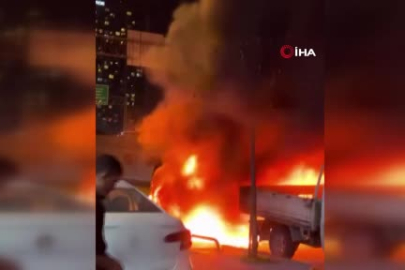 İstanbul Küçükçekmece’de hafif ticari araç alev alev yandı
