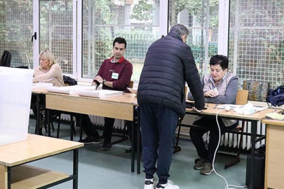 Kuzey Makedonya'da halk, yerel seçimin ikinci turu için sandık başında