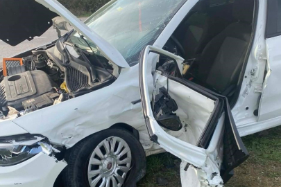 Sakarya’da iki otomobil çarpıştı: 1’i ağır 5 yaralı