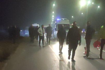 Sakarya'da otomobil ile motosiklet çarpıştı: 1’i ağır 2 yaralı