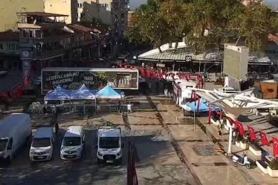 Balıkesir Sındırgı'da 4.9 büyüklüğündeki deprem anı kameralara