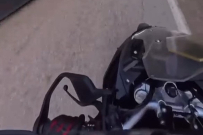 Bursa'da motosiklet sürücüsü saniyelerle ölümden kurtuldu! O anlar kameraya yansıdı