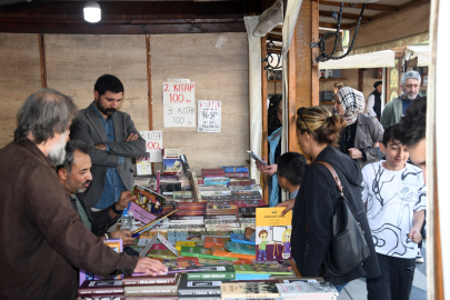 Bursa Osmangazi Kitap Fuarı’na edebiyatseverlerden yoğun ilgi