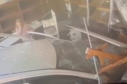 Fırına dalan otomobil ortalığı savaş alanına çevirdi