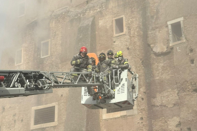 İtalya’da Orta Çağ’a ait kule çöktü: 3 yaralı