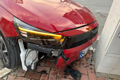 Uşak’ta iki otomobil çarpıştı: 2 yaralı