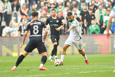 Bursasporlu iki futbolcu sınırda!