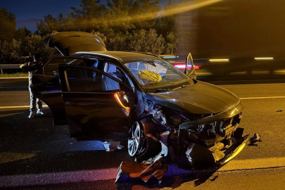 İzmir'de iki otomobilin çarpıştığı kazada 7 kişi yaralandı