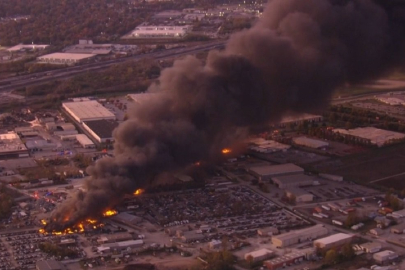ABD’de kargo uçağı düştü! Ölü ve yaralılar var
