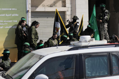 Hamas, Gazze'deki İsrailli bir esirin cesedini daha Kızılhaç'a teslim etti