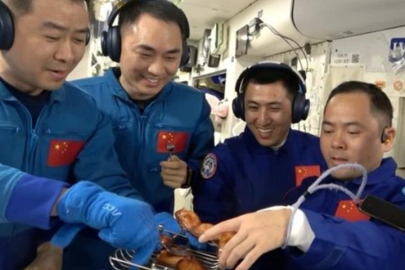 Uzay istasyonunda bir ilk! Çinli taykonotlar uzayda ızgara et ve tavuk pişirdi...