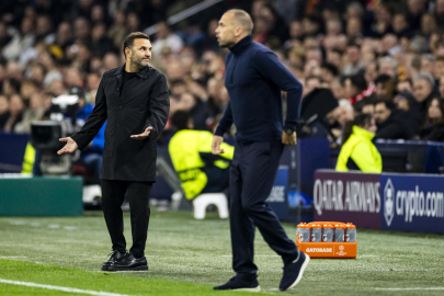 Ajax, John Heitinga'nın görevine son verdi