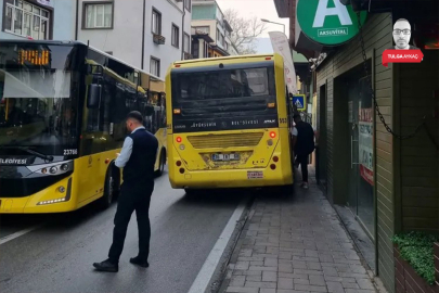 Bursa'nın tarihi caddesinde kaos! Otobüsler kaldırımda turistler yolda...