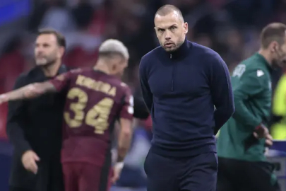 Ajax'ta Heitinga ile yollar ayrıldı