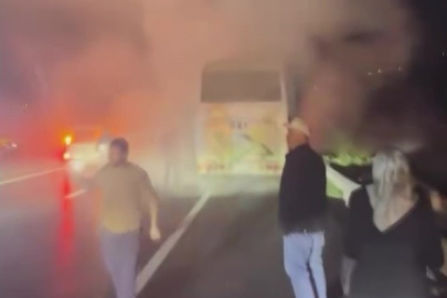 Amasya'da dumanların yükseldiği yolcu midibüsündeki yangını muhtar ve vatandaşlar önledi