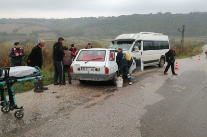 Balıkesir Gönen’de trafik kazasında sıkışan sürücü itfaiye ekiplerince kurtarıldı