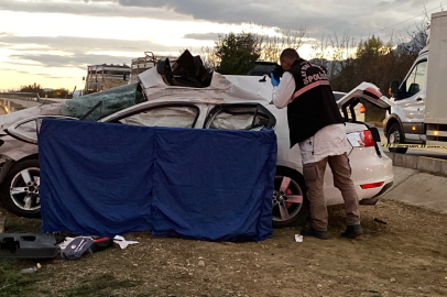 Burdur'da kavşağa aşırı hızla giren tır otomobile çarptı: 1 ölü