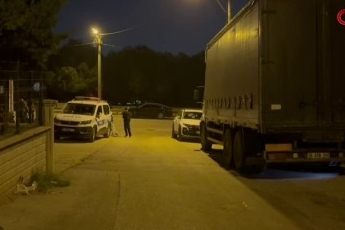 Bursa'da park yeri yüzünden tartıştığı komşusunu silahla vurarak ağır yaraladı