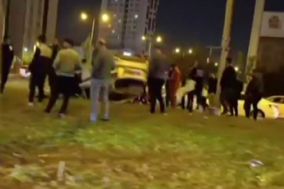 Diyarbakır'da araç refüje uçtu: 1 yaralı