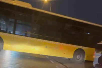 Dönüş yapmak isteyen İETT yolda sıkıştı