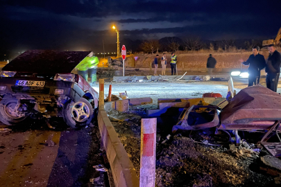Kahramanmaraş'ta kazada Fiat Tofaş ikiye ayrıldı: 2 yaralı