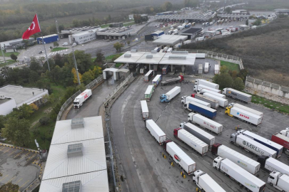 Kapıkule'de saatte geçen tır sayısı rekor sayıya ulaştı