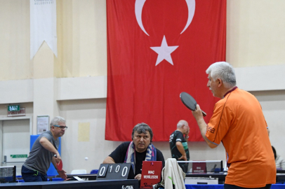 Masa tenisinin ustaları Bursa Osmangazi’de buluştu