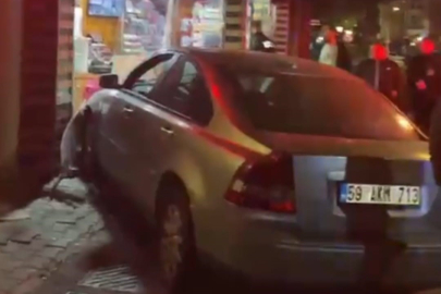 Tekirdağ'da fren yerine gaza basınca otomobil dükkana girdi