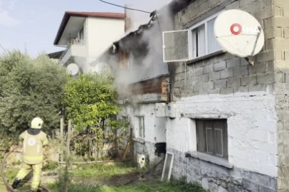 Bursa'da 2 katlı evde yangın paniği mahalleyi sardı