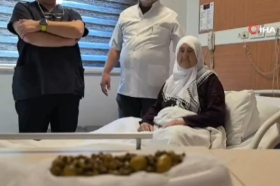 Bursa'da 77 yaşındaki kadının safra kesesinden 213 adet taş çıktı!