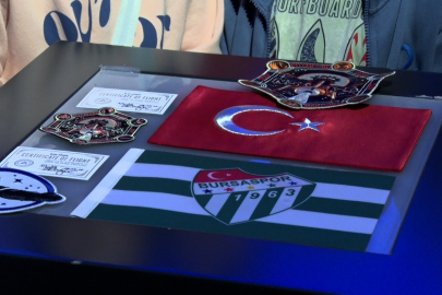 Uzaya çıkardığı Bursaspor bayrağını Bursa'ya hediye etti!