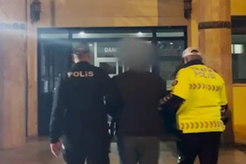 Antalya'da aracın önünü kesip yumruklayan ve küfür eden trafik magandasına ev hapsi