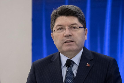 Bakan Tunç: Türkiye, darbecilerin yazdırdığı anayasadan kurtulmalı