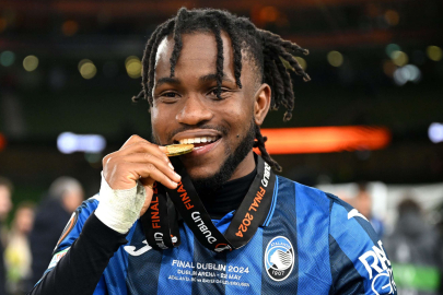 Galatasaray'da transfer zirvesi: Yıldız hücumcu için pazarlıklar resmen başladı!