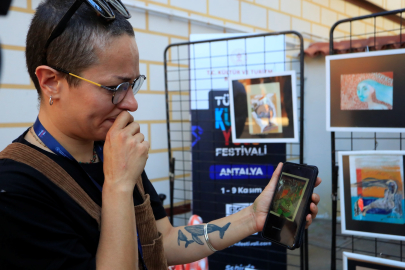 İranlı ressam 150'ye yakın eserinin kaybolduğu iddiasıyla polise başvurdu