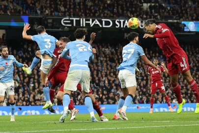 Manchester City, Liverpool'u 3-0 ile geçti