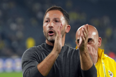 Tedesco, galibiyet sonrası tribünleri turladı