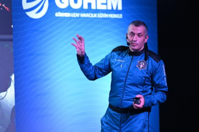 Türkiye’nin 3’üncü astronotu, uzay deneyimini Bursa GUHEM’de öğrencilerle paylaştı