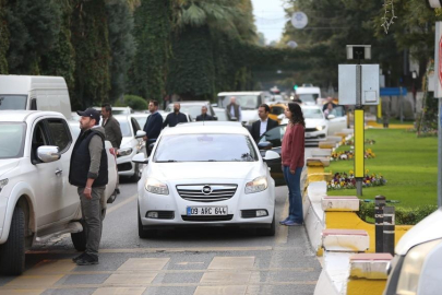 10 Kasım saat 09.05'te yine hayat durdu! Siren sesleri korna seslerine karıştı...