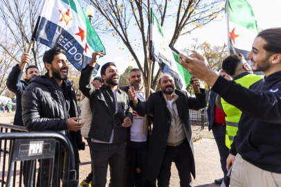 ABD’deki Suriyelilerden eş-Şara’ya sevgi gösterisi