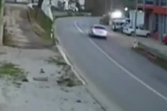 Bosna Hersek’te trafikte kavga: 1’i ağır 4 yaralı