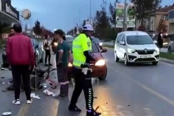 Sakarya’da otomobil ile motorlu bisiklet çarpıştı: 1 yaralı