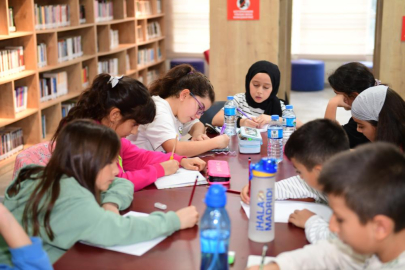 Bursa Osmangazi'de çocuklar hayallerini kağıda döküyor