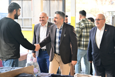 Bursa Yıldırım Belediye Başkanı Oktay Yılmaz pazar esnafıyla buluştu