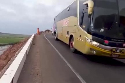 Peru’da kamyonetle çarpışan yolcu otobüsü şarampole yuvarlandı: 37 ölü