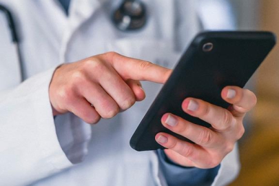 Sağlık Bakanlığı’ndan 'sosyal medya doktorları' düzenlemesi!