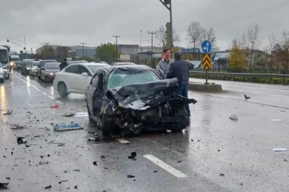 Sakarya’da 3 araçlı zincirleme kaza: 2 yaralı
