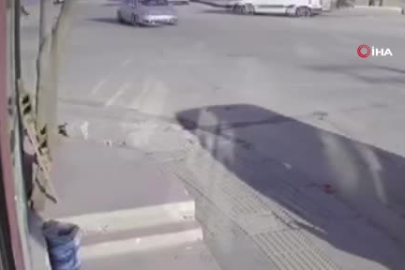 Ankara'da iki otomobilin çarpıştığı kaza kamerada