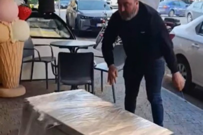 Aydın'da satın aldığı bulaşık makinesi teşhir ürünü çıkınca mağazanın önüne attı